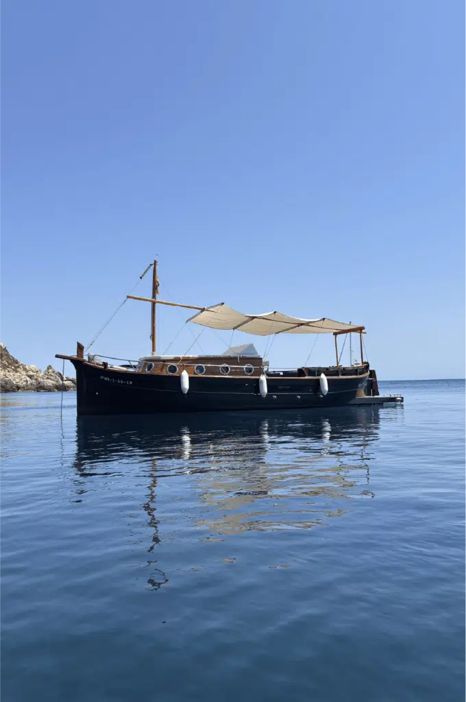 Excursión en llaut día completo por Menorca — 8 horas desde Mahón